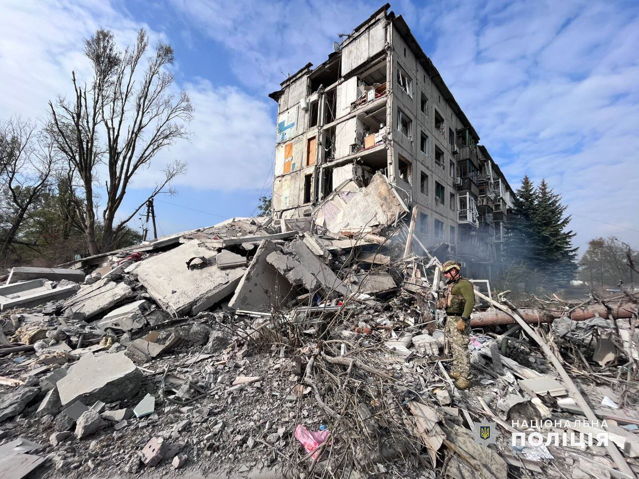 Фото (2) розбитого бомбою будинку. Джерело - Телеграм