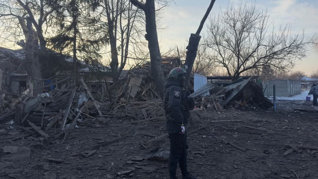 Фото (5) последствия бомбардировки. Источник - Телеграм