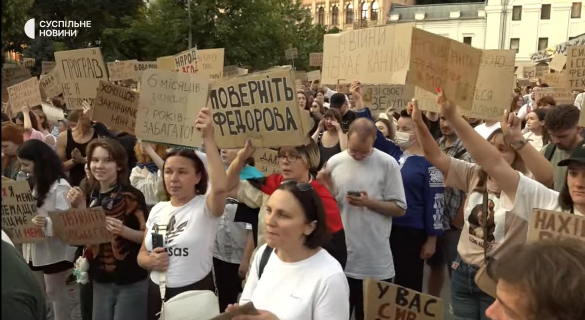 Фото (4) мітингу на підтримку Федорова. Джерело – Супільне