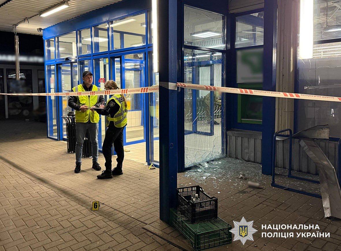 Фото следственных действий. Источник - zt.npu.gov.ua